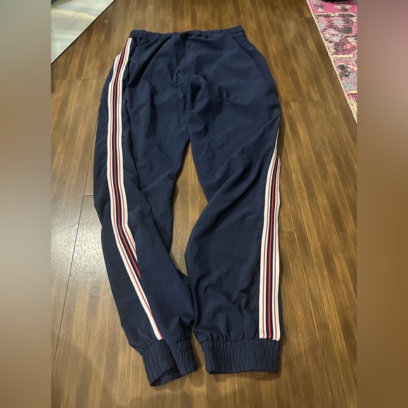 Aritzia TNA speed jogger navy, red, and white stripe size large - Picture 10 of 10